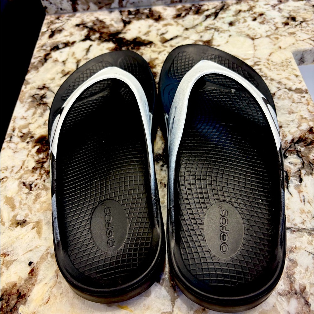 Oofos Sandals - Picture 2 of 5
